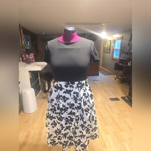 Oxiuly Elegant Black and White Floral Dress